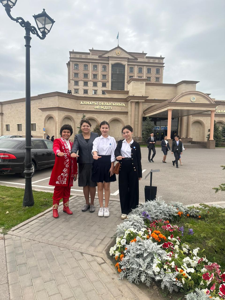 Рахимбердиева Айша, Табынбаева Нұрдана, Шерхан Арыстан ҚР Оқу-ағарту министрі Ғани Бектайұлы Бейсембаевпен кездесуі